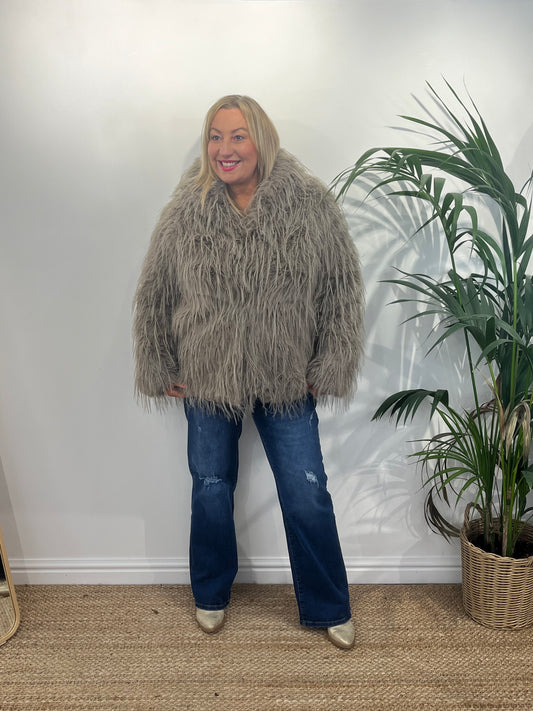 OLLIE Ostrich Faux Fur Jacket