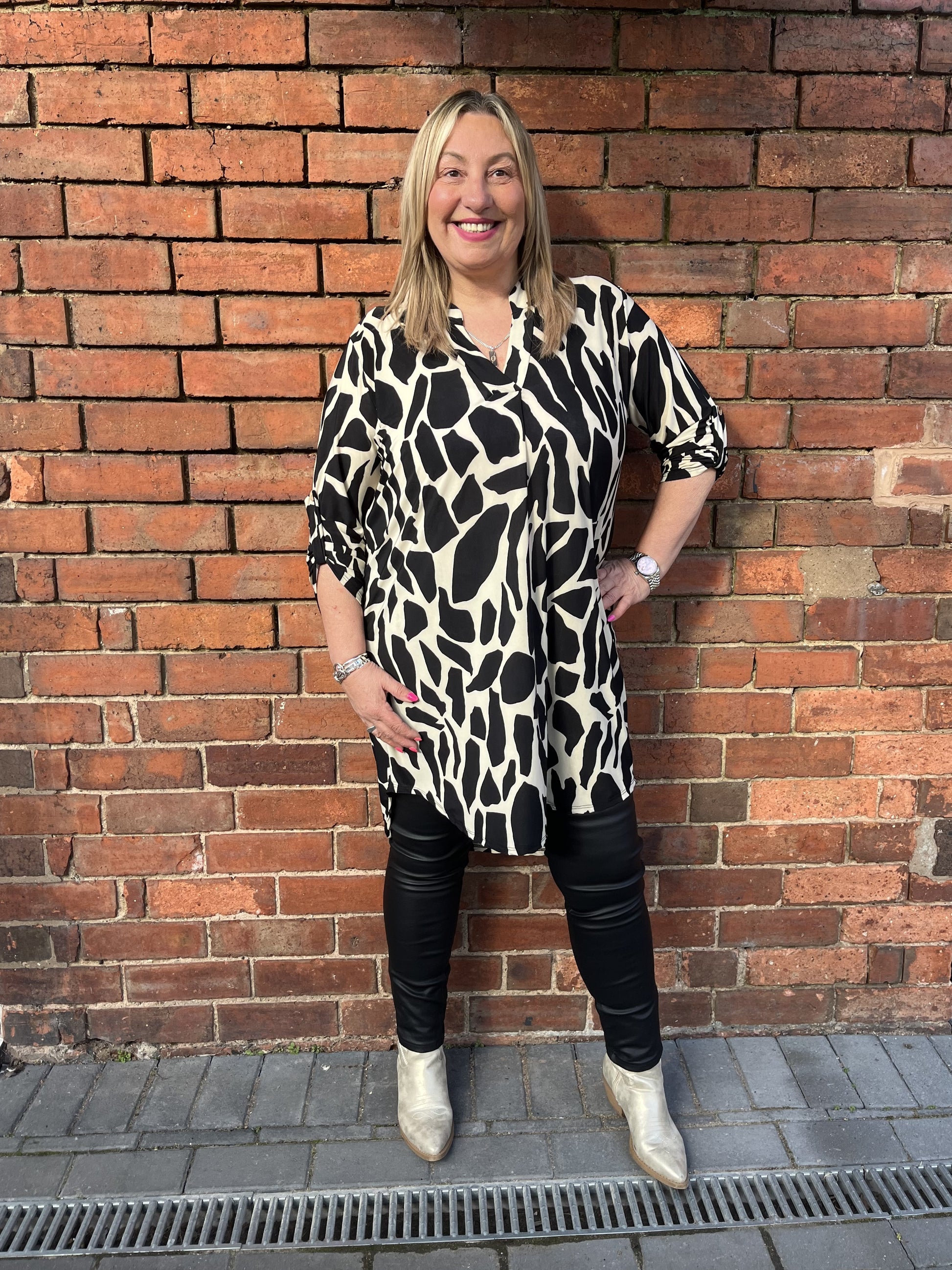 VIV V-Neck Animal Print Top