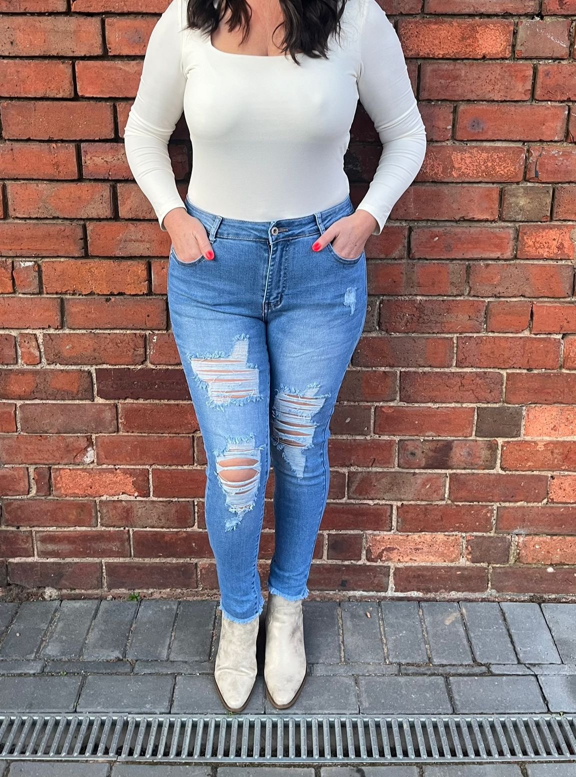 DEBBY Distressed Ripped Jeans